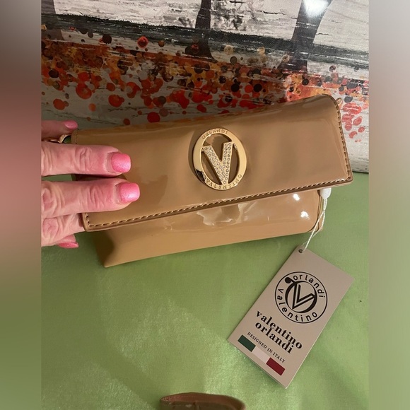 NWT $210 Valentino Orlandi Tan Crossbody 
Gold Braided Chanel Like Strap - Picture 1 of 13